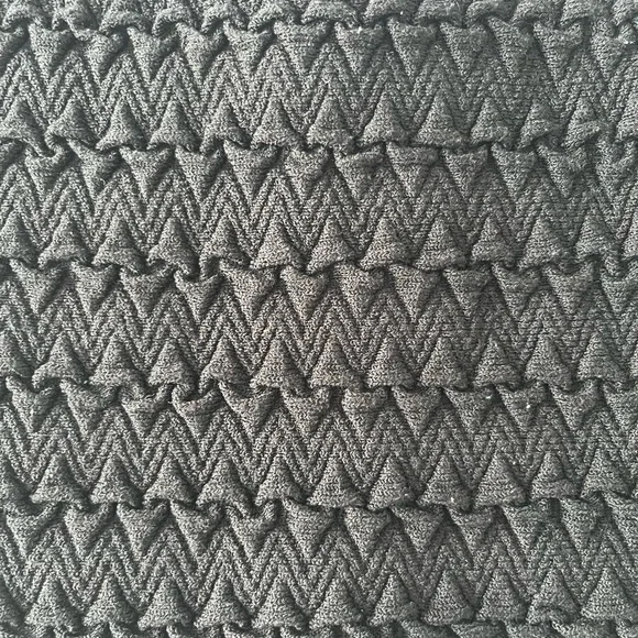 Textured Babaton Sculpt Knit Cropped Tank - Picture 2 of 11